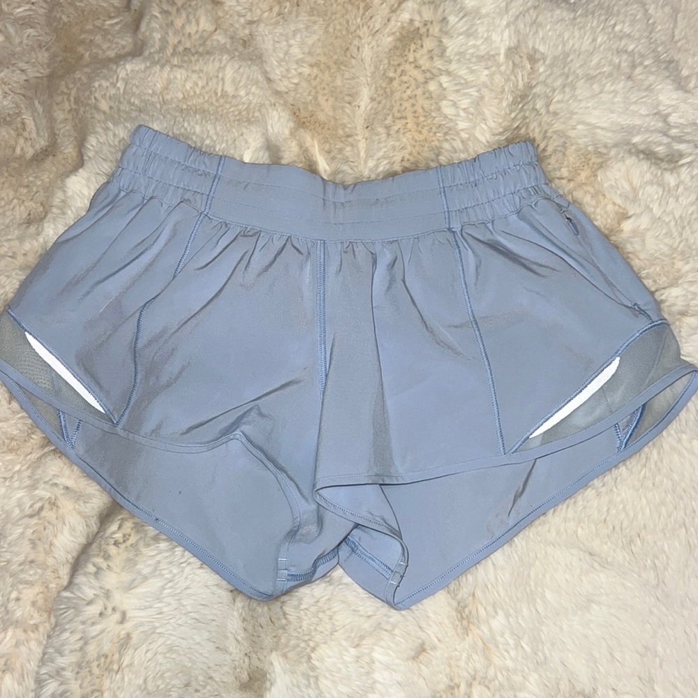 Lululemon low-rise lined hotty hot short 2.5”